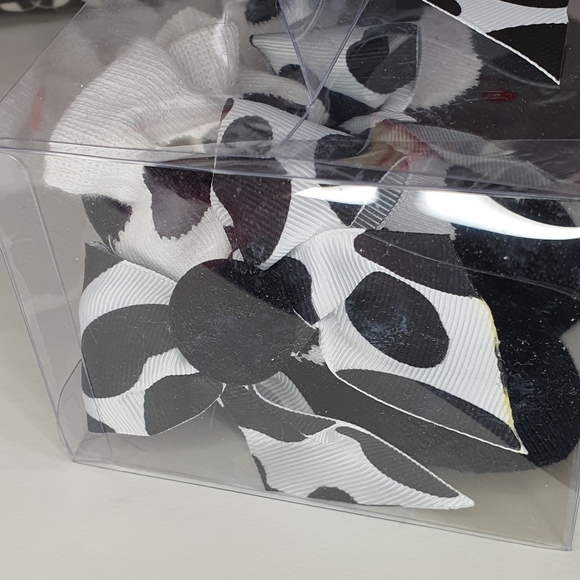 Skip * Hop Baby Essentials (5 items) and Mudpie Cow Socks + FREE GIFT - Picture 10 of 12